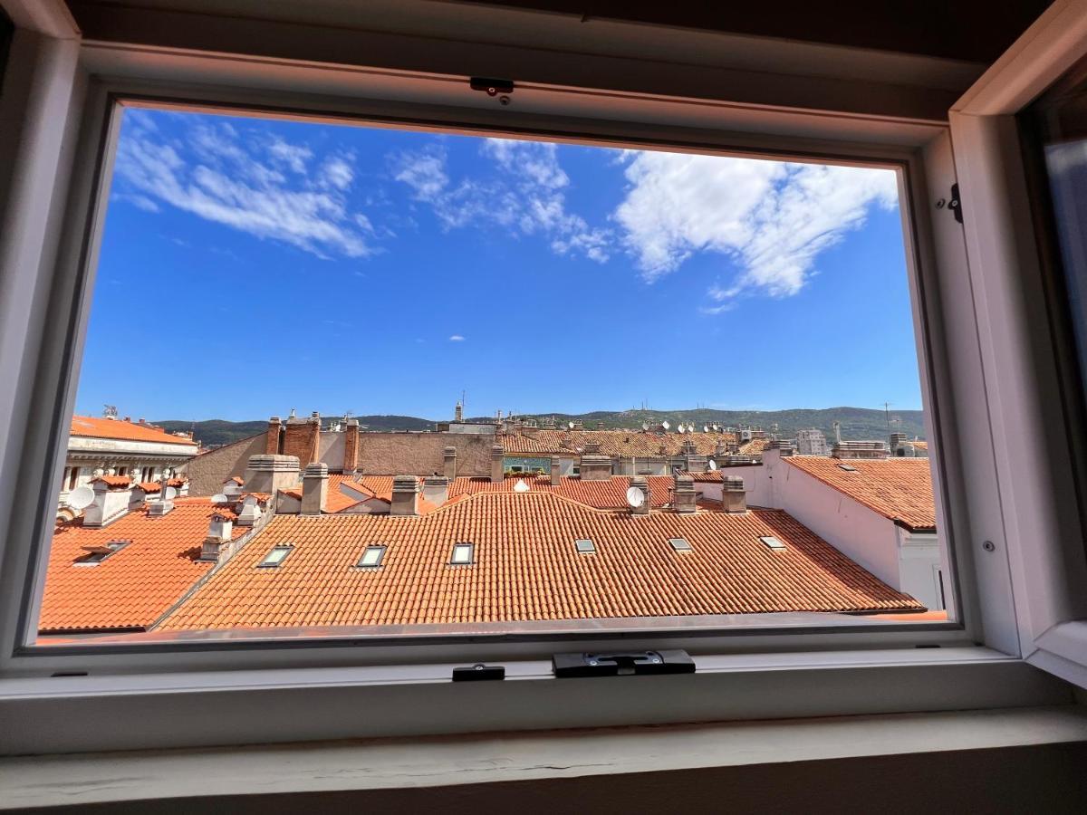 Mansarda Mazzini Apartment Trieste Luaran gambar